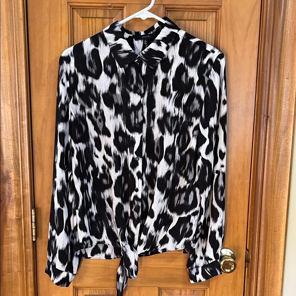 Eclair cropped shirt blouse 
Size medium
preowned